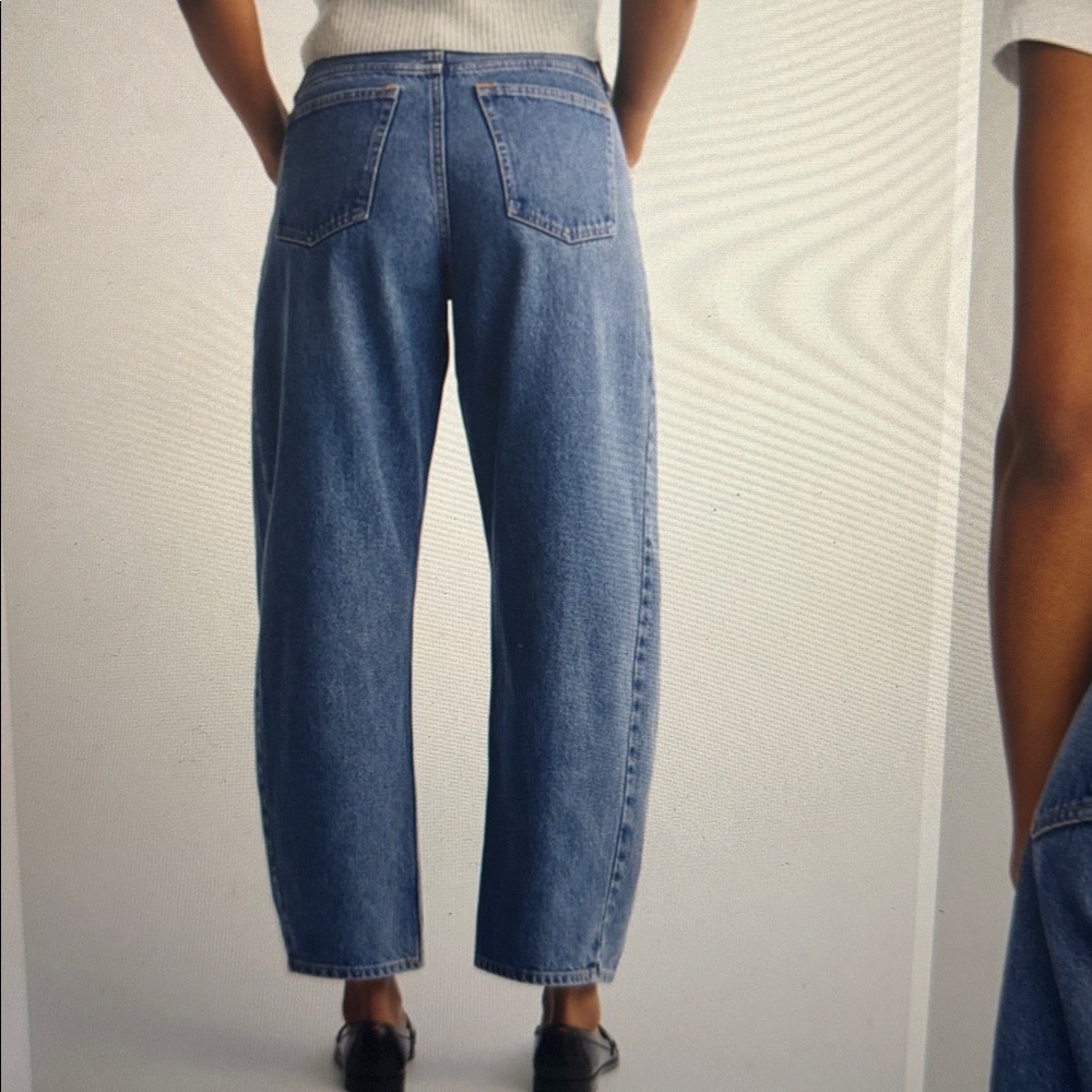 Abercrombie & Fitch Curve love Mid Rise Barrel Jean - Picture 5 of 9